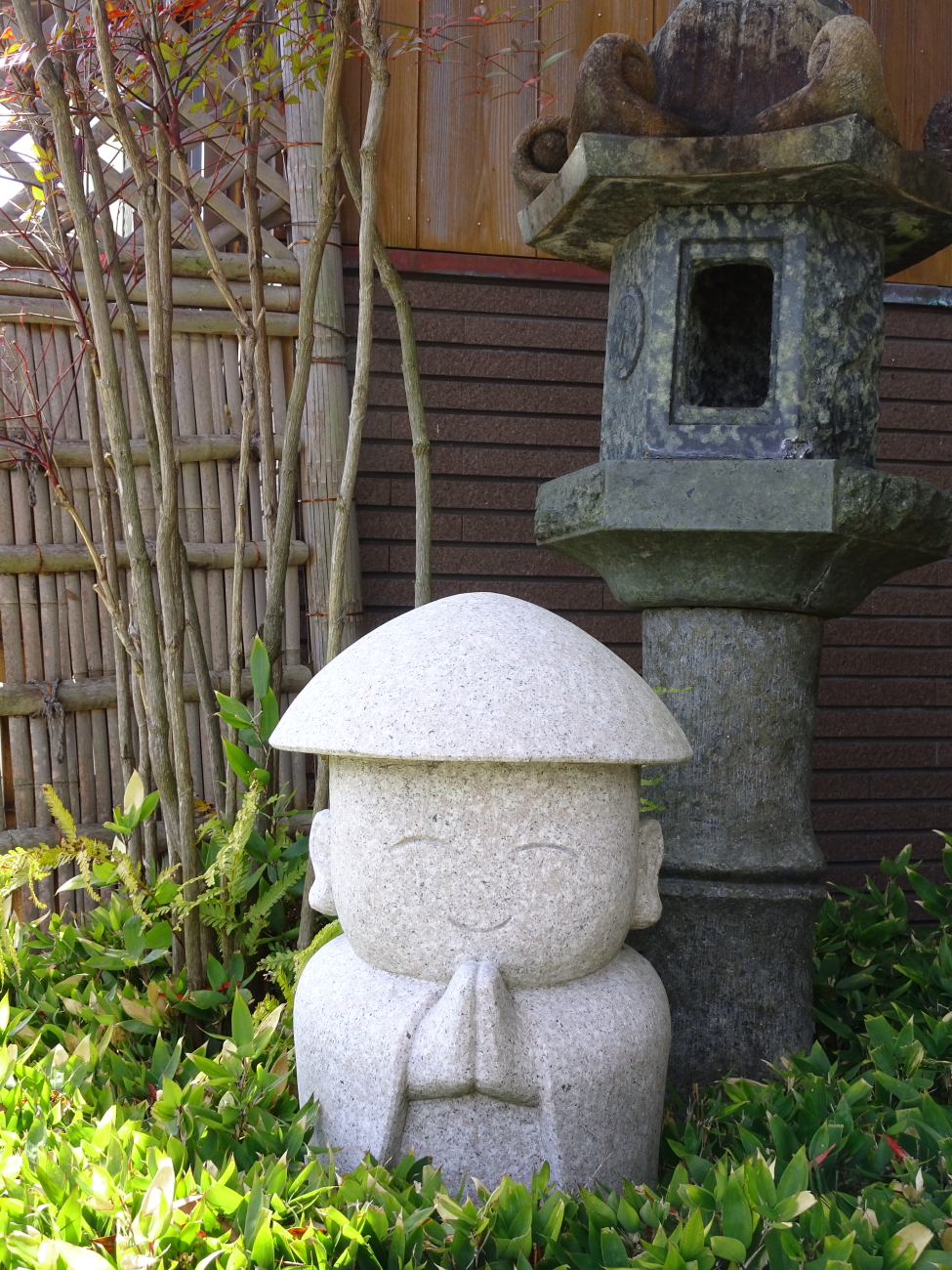 玄関前 お迎え地蔵の画像